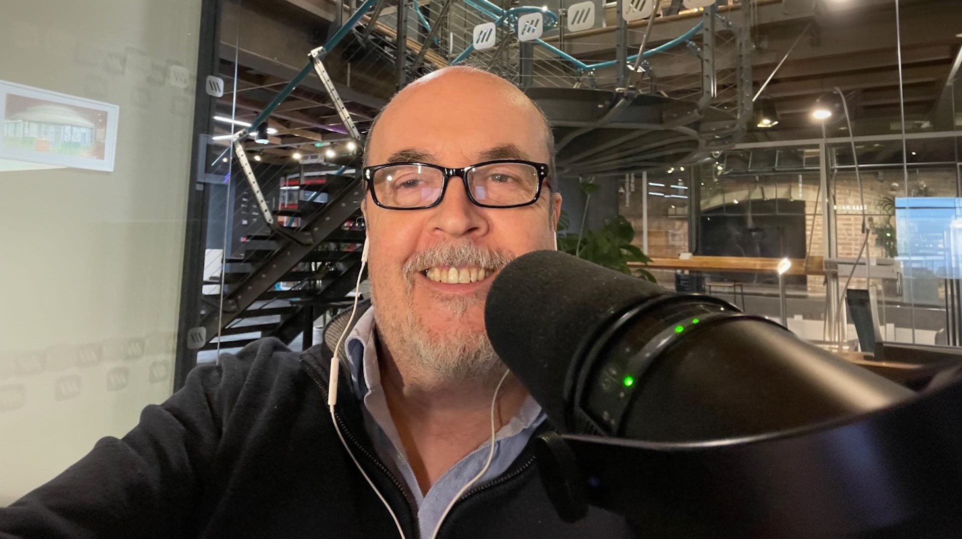 Robert running an online class in 2022